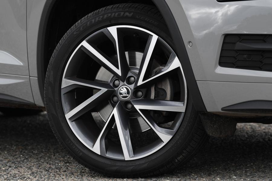 Колеса Skoda Kodiaq 4x4 Sportline 2017 года  (UK) (фото 28 из 40)